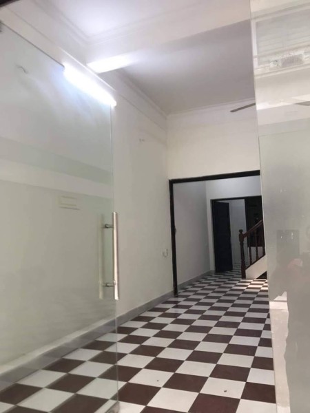 Cho thuê nhà riêng Định Công Hạ, diện tích 157m2 có sân vườn, ngõ rộng 4.5m, phù hợp làm văn phòng