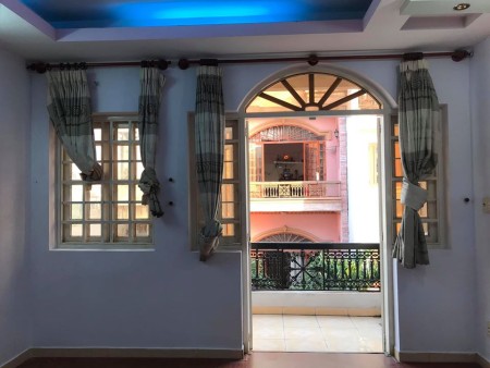 PHÒNG RỘNG THOÁNG MÁT, YÊN TĨNH ĐƯỜNG CÂY TRÂM