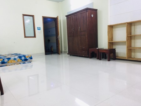 Phòng máy lạnh, nội thất cơ bản, cửa sổ thông thoáng, sạch sẽ ở 60LVB gần đại học Tài Chính, Cư Xá Ngân Hàng Quận 7