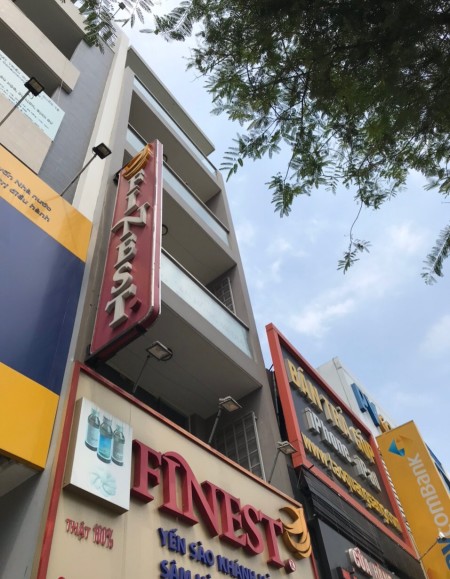 Cho thuê nhà nguyên căn 3 lầu 160m2 mặt tiền Đinh Tiên Hoàng, P.3, Q.Bình Thạnh