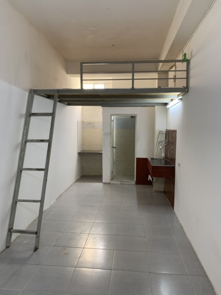 Cho thuê phòng trọ có gác, 18m2 ngay Etown Cộng Hoà