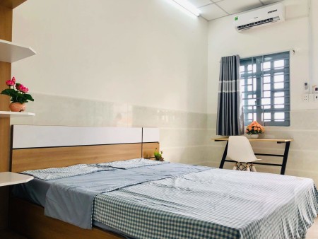 Cho thuê căn hộ full nội thất tại ngã tư hàng xanh