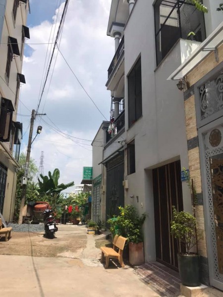 Cho thuê nhà hẻm xe hơi đường số 2, P.Trường Thọ, Quận Thủ Đức. Giá 10tr/th