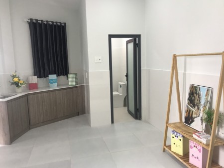 Căn hộ FULL NỘI THẤT, gần Sân bay, có bảo vệ - thang máy