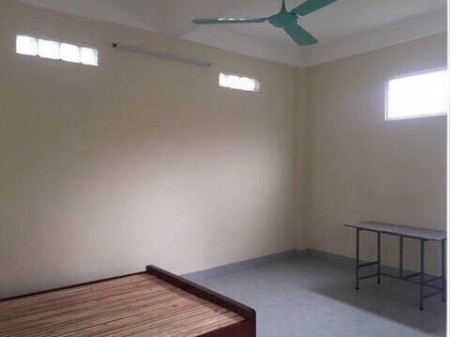 Cho thuê phòng đầy đủ tiện nghi, có sân rộng tại Cổ Nhuế 2 Hà Nội