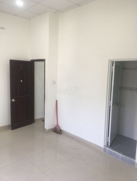 Tìm bạn ở ghép nhà nguyên căn giá 1tr7 bao điện nước.