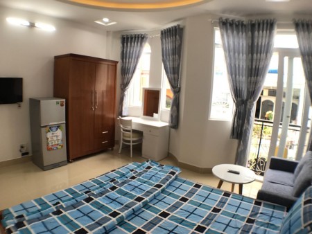 Phòng full N.Thất mới toanh, Ban Công, MIỄN PHÍ các dịch vụ đi kèm, ở 45 Nhiêu Tứ gần Co.op Mart Quận Phú Nhuận