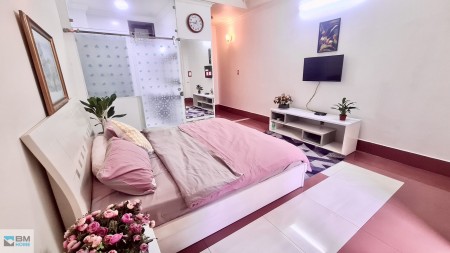 Căn hộ đầy đủ nội thất - trang bị bếp riêng - thang máy - TT Quận 1