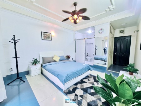 Căn hộ Q1 đầy đủ NT - trang bị thang máy - bếp - vị trí đắc địa tại vòng xoay Ngã 6 Phù Đổng