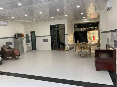 Mặt bằng 8 x 14, gần chợ Linh Trung,TĐ 12tr/tháng.