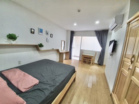 Cho thuê căn hộ dịch vụ đường Nguyễn Trãi Quận 1 - có ban công - 38m2