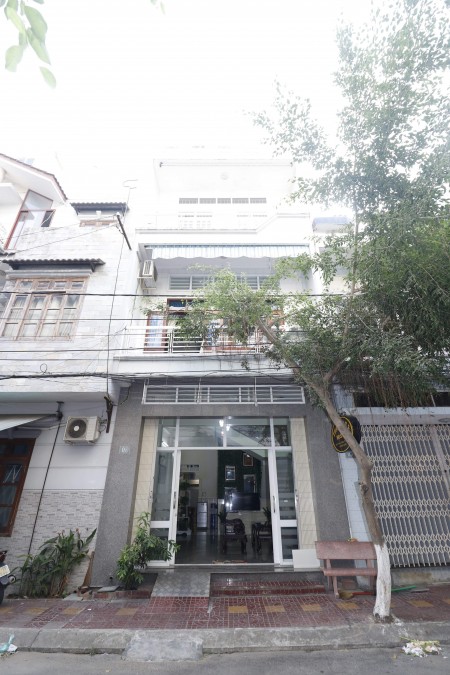 Chính chủ cho thuê nguyên căn mặt tiền 01 Phan Kế Bính full nội thất gần biển, gần KS Hương Việt