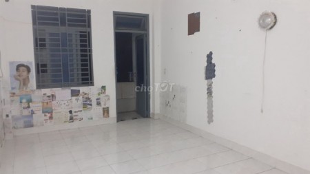 Cho thuê nhà trọ giá rẻ, mặt tiền đường Hoàng Hoa Thám Tân Bình. Diện tích >20m