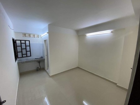 PHÒNG MỚI - MÁY LẠNH - KỆ BẾP - GIÁ 3.6TR NGAY UNG VĂN KHIÊM