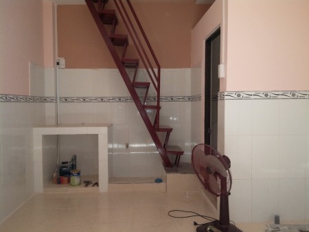 Cho thuê nhà nguyên căn 1 trệt 2 lầu đúc