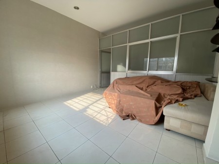 Nhà tầng 4, 63m2, 3 phòng, tại 20B Đường Nguyễn Thị Minh Khai trung tâm Quận 1
