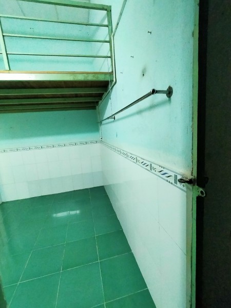 Nhà trọ yên tỉnh. Giờ giấc 23h đóng cửa có thể về khuya khi công việc đột xuất tại 197/85 Đường Thoại Ngọc Hầu chỉ 1tr8