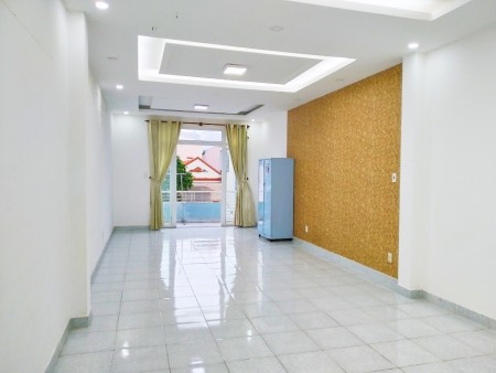 Phòng Ban Công trong Tòa nhà mặt tiền, ít phòng-kHu Lâm Văn Bền, DT 35m2 thuận tiện ở gia đình, Sinh Viên, NVVP Quận 7