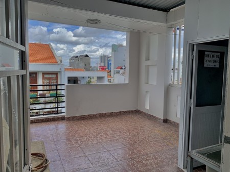 Cho thuê nhà nguyên căn mặt tiền 5 lầu ngay chợ Tân Mỹ. Diện tích: 200m2 (ngang 4 x dài 10)