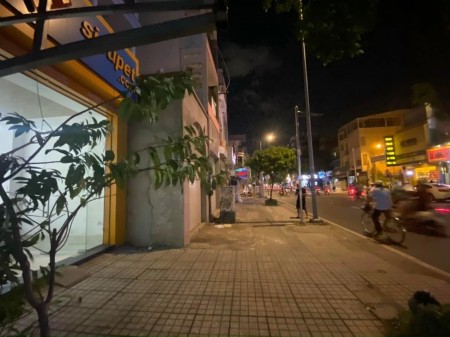 CHÍNH CHỦ cho thuê mặt bằng 696 Điện Biên Phủ P10 Q10 có kho hay có chỗ ngủ lại