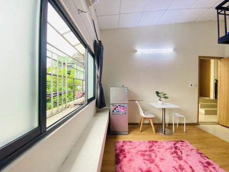 Phòng tiện nghi, cửa sổ trời lớn, Nơ Trang Long gần Phạm Văn Đồng