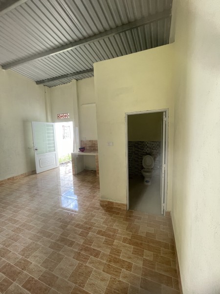Phòng trọ 25m2 mới xây xã Hoà Long sạch sẽ thoáng mát chỉ 1tr2/tháng. Liên hệ: 0907033139( Nhung )