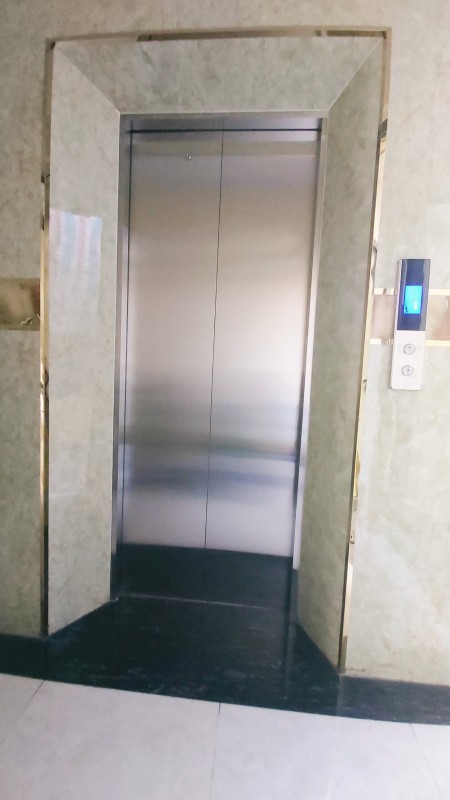 Cho thuê tầng 2 và tầng 3 nhà nguyên căn. Giá thuê: 10.000.000/tầng/tháng (có thể thương lượng)