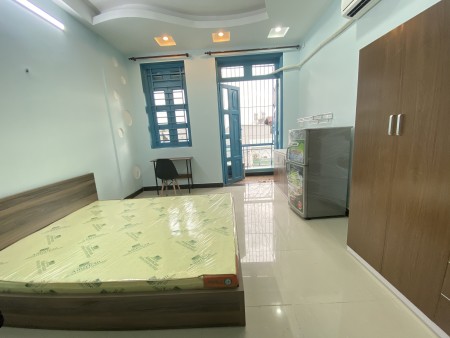 Cho Thuê Căn Hộ Mới Hoàn Công Ngay NGuyễn Văn Đậu BT, Có Ban Công và Cửa Sổ