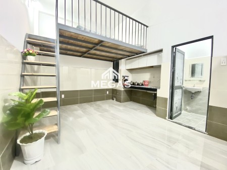 Phòng trọ gác cao 30m2, cửa sổ ban công, ngay etown,chân cầu Hoàng Hoa Thám, gần ngã tư Bảy Hiền