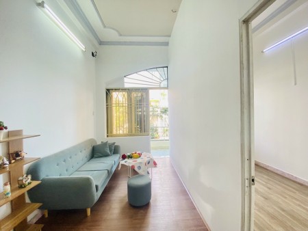 Phòng cho thuê có nội thất ngay Etown cộng hòa