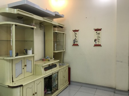 Cho thuê căn hộ trên Lầu 1, vị trí rất gần chợ, trường học, siêu thị