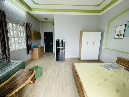 Căn hộ cao cấp full nội thất cực đẹp, có ban công rộng thoáng mát