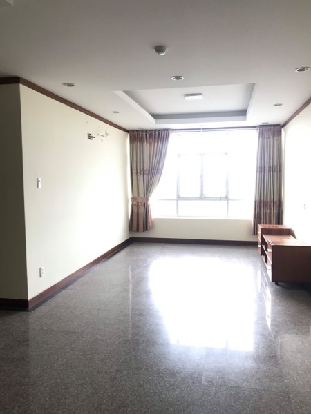 Cần cho thuê gấp căn hộ Giai việt Q8, Dt 115m2, 2 phòng ngủ , nhà rộng thoáng mát, nhà trống, view hồ bơi, giá thuê 10