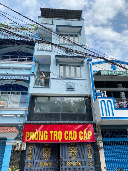 Phòng nhà nguyên căn. mới 100%. Có ban công. Gần ĐH Văn Hiến