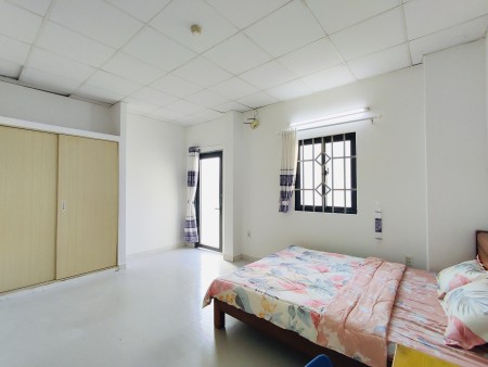 Cho thuê căn hộ bancol đón gió ngay đường D2, 5' đi bộ qua HUTECH