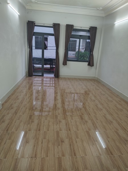 Cho thuê phòng trọ có ban công giá rẻ rộng 40m2 Đường Hoàng Hoa Thám , P13 , Quận Tân Bình