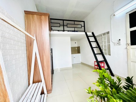 Phòng cho thuê Ban Công - Full Nội Thất - Ngay Cầu Vượt Hoàng Hoa Thám