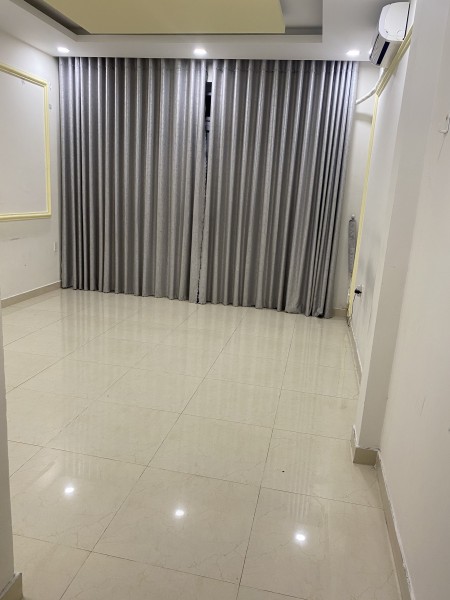 Cho thuê phòng trọ mới xây, diện tích 40 mét vuông, có WC ở trong,ban công rộng,giờ giấc tự do.