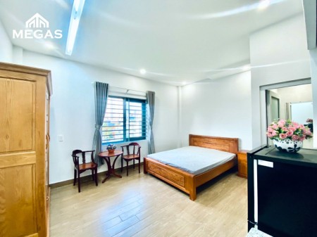 Cho Thuê Căn Hộ Quận 2 30m2 Thảo Điền, cửa sổ lớn ngay Cầu Sài Gòn
