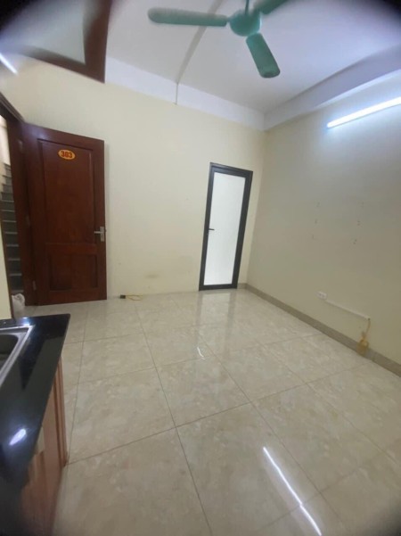 Ccmn 2n1k ,k chung chủ, có thang máy, có chỗ để xe, điều hoà, nóng lạnh, bếp đầy đủ