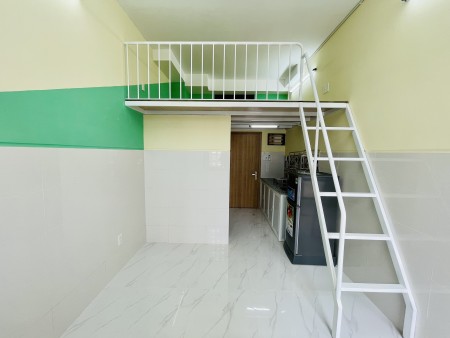 CĂN HỘ GÁC-FULL NỘI THẤT-CỬA SỔ-BAN CÔNG NGAY LŨY BÁN BÍCH-ÂU CƠ