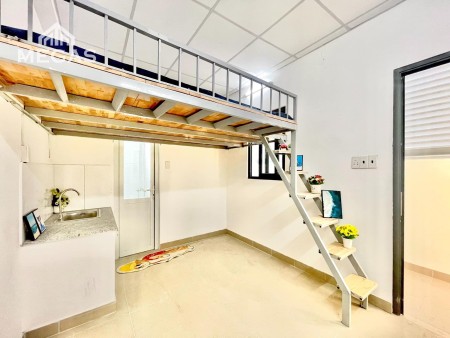Phòng BAN CÔNG Full Nội Thất ngay cầu vượt HOÀNG HOA THÁM
