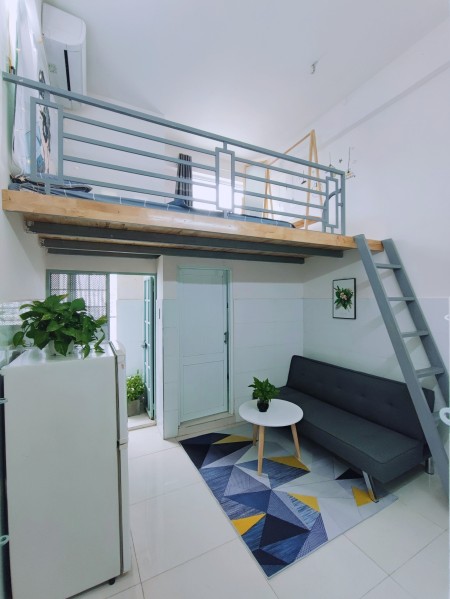 Phòng Thoáng Gác Cao Sẵn Máy Lạnh Gần Etown Cộng Hoà