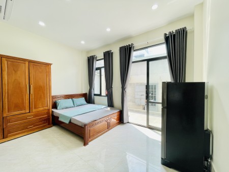 Căn Hộ Ban Công Sang Trọng 35m2 Full Tiện Nghi Gần Cầu Vượt Hàng Xanh, 5p Đi Bến xe Miền Đông XVNT