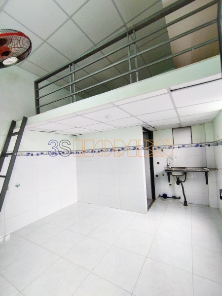 Phòng ngay Bình Long Tân Hương tiện qua ĐH Văn Hiến có máy lạnh