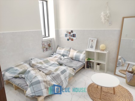 Cho thuê căn hộ tách bếp_2 cửa sổ thoáng mát_đường Phạm Văn Bạch_view sân bay