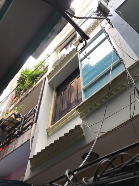 Nhà nguyên vào ở ngay khu chợ Hòa Bình q5 ,iên tĩnh thân thiện