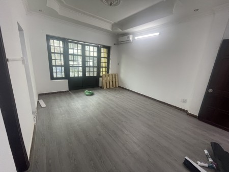 Cho Thuê Phòng Rộng 40m2 Có Ban Công Tách Bếp Gần Ngã Tư Phú Nhuận