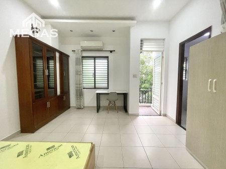 Phòng ban công thoáng má ngay Sân Bay Tân Sơn Nhất P2