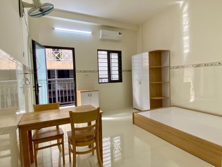 Căn Studio rộng, thoáng mát, cóbancol rộng gần 25m2 ở gần Trường Chinh - Cộng Hoà